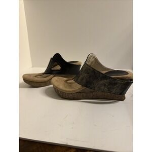 Women's MODZORI Black Gold 2 Tone Wedge Sandals Size 6 Shoes